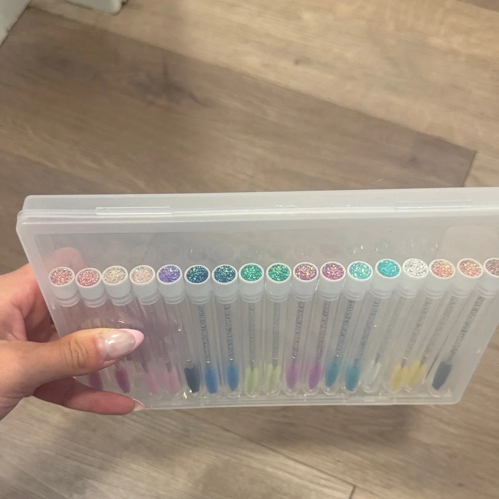 Lash spoolies set with case.